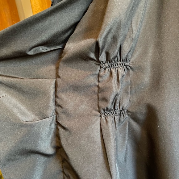Central Park West SZ M Black Sleeveless Ruffle Top! - Picture 4 of 8